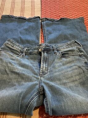 Old Navy 8 high rise Wow Flare